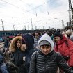 Ein Paar aus der Ukraine, das nun mit ihrem Kind an der ungarischen Grenze festsitzt, erzählt