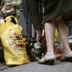 Eine Heks-Petition will, dass niemand mehr aus Angst um den Aufenthaltsstatus in Armut leben muss