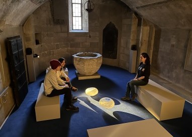 Eine Ausstellung am Grossmünster zeigt: Die Kirche ist eine soziale Skulptur aus den Mitwirkenden