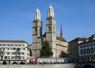 Das Grossmünster wird während der Instandsetzung zu einer Projektionsfläche für Kunst 