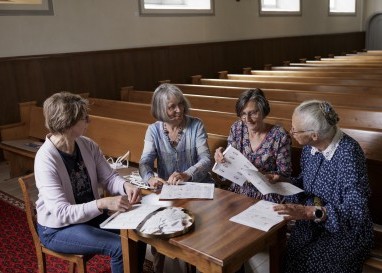 Im Berner Oberland begegnet die Kirchgemeinde Lauterbrunnen mit Segenswünschen den Touristenmassen
