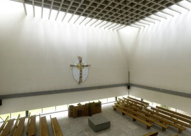 Der Zürcher Kirchenpfleger Michael Hauser redet über leere Kirchen, teure Wohnungen und laute Kritik
