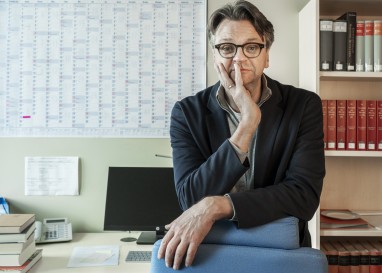 Historiker Achim Landwehr: Wann und warum sich der Schreibtisch zu einem Machtsymbol entwickelte