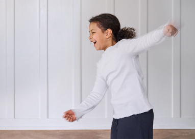 Sie tanzt mit Energie durchs Leben: Chioma hat drei Gotten und zwei Göttis – und alle gleich gern